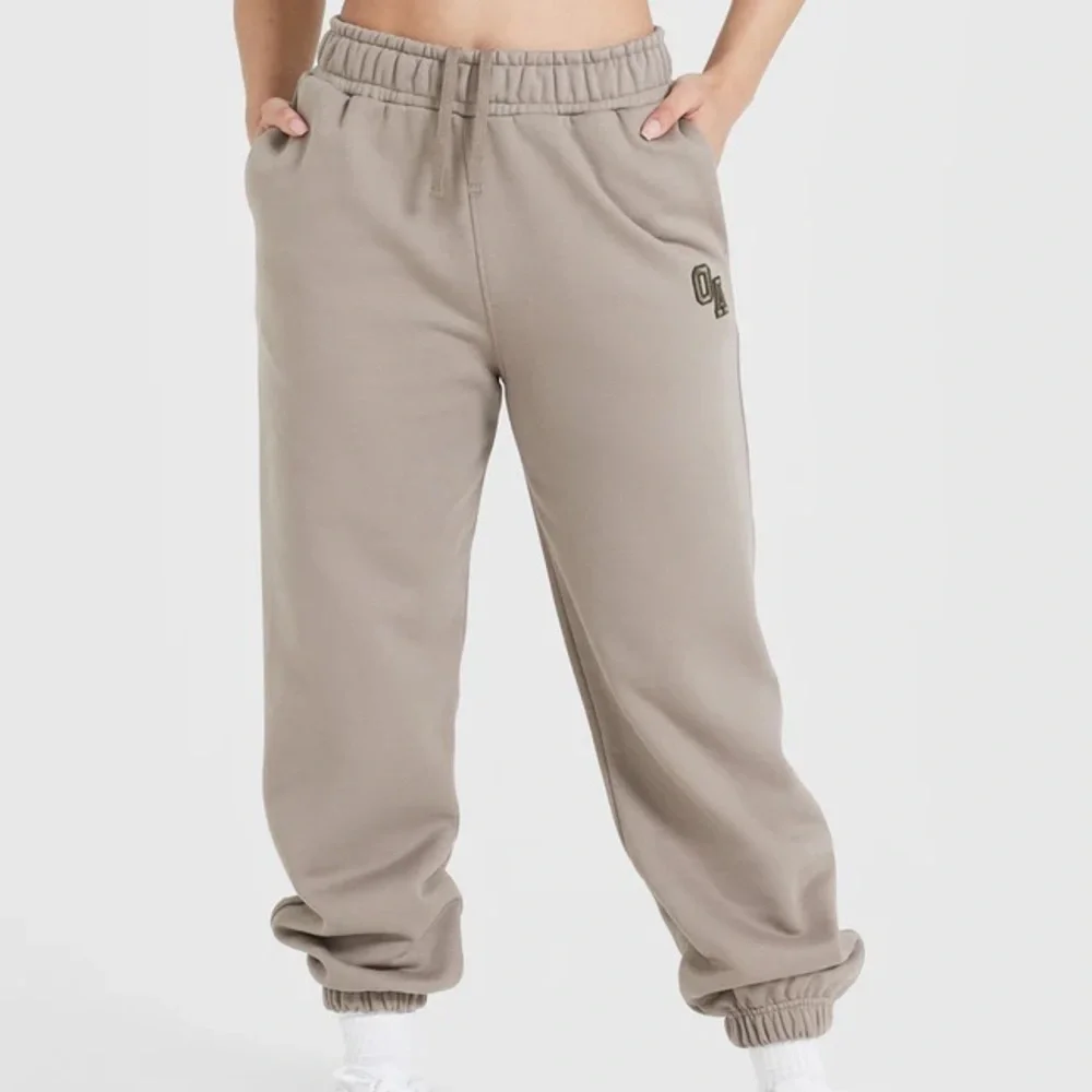 NWOT Oner Active All Day Varsity Oversized Jogger Color: MinkySize: L - Picture 1 of 3